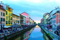 Aperitif by boat on the Navigli