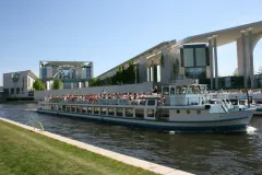 Berlin: 1-Hr Historical Sightseeing Cruise from Nikolaiviertel