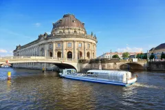 Berlin: 2.5-Hour City & Waterways Tour