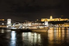Budapest: 2-Hour Danube Sightseeing Cruise with Welcome Drink