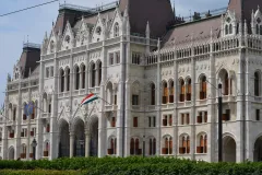 Budapest: Castle District & Hungarian Parliament Guided Tour + Transport
