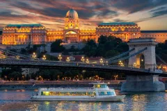 Budapest: Evening Cruise and Dinner with Champagne & Live Entertainment