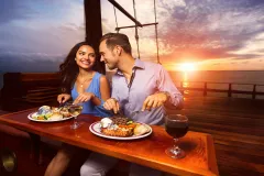 Cancún: Columbus Dinner Cruise and Live Music