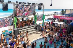 Coco Bongo Cancun: Beach Party