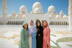 Day Trip from Dubai: Sheikh Zayed Grand Mosque, Qasr Al Watan and Etihad Tower