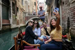 Doge’s Palace & St.Mark’s Basilica: Guided Tour + Burano & Murano Tour + Gondola