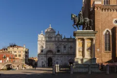 Hidden Venice: The Unusual Walking Tour & Gondola Ride