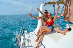 Isla Mujeres: Catamaran Tour with Snorkeling & Beach Club from Cancún