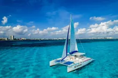 Isla Mujeres: Premium Catamaran Tour from Cancún