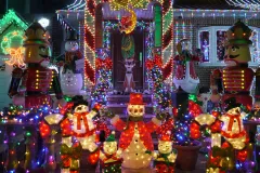 New York: Dyker Heights Christmas Lights Tour from Manhattan