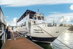 Seville: Boat Cruise with 5-Course Meal + Unlimited Drinks