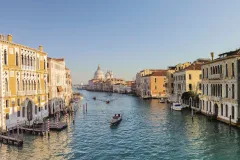 Venice Grand Canal: Guided Boat Tour for Small Group