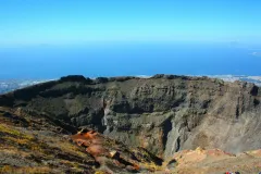 Vesuvius: Skip the line Entrance + Wine Tasting in a Vineyard