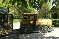 Vienna: Tirolerhof and Schönbrunn Zoo Train Transfer